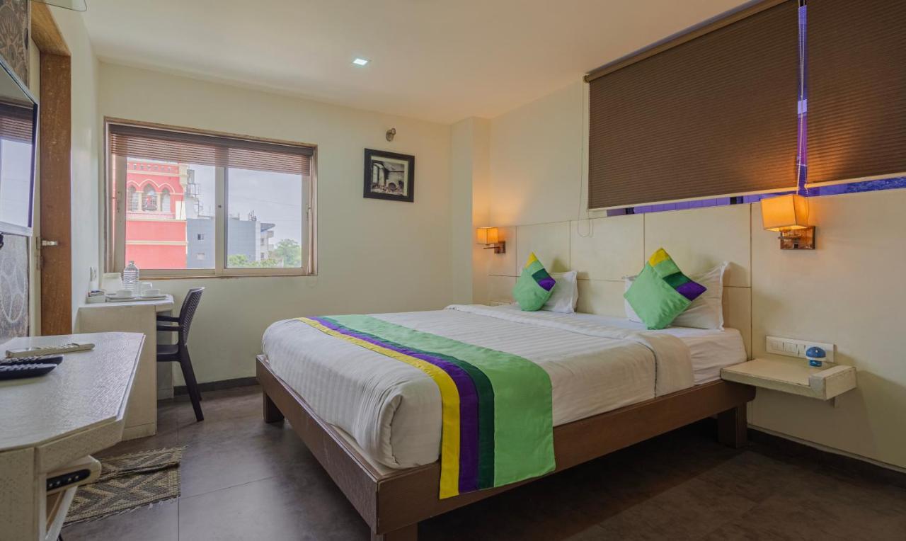 Hotel Casa, Vadodara Ngoại thất bức ảnh