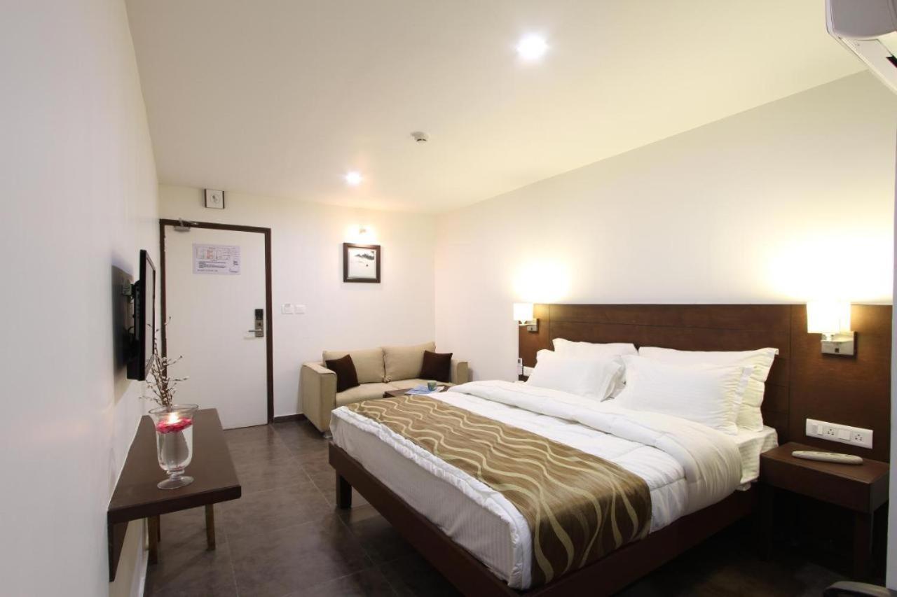 Hotel Casa, Vadodara Ngoại thất bức ảnh