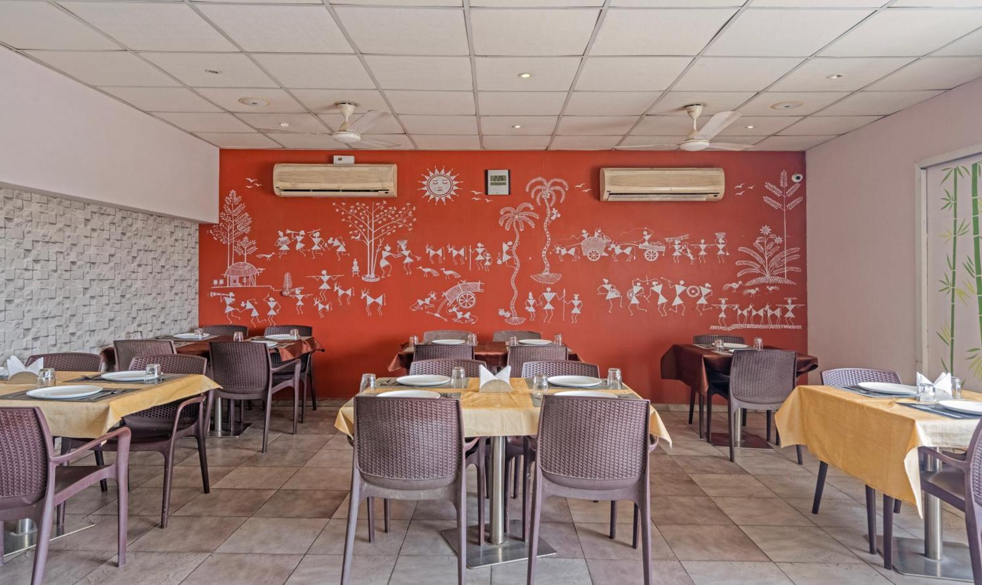 Hotel Casa, Vadodara Ngoại thất bức ảnh