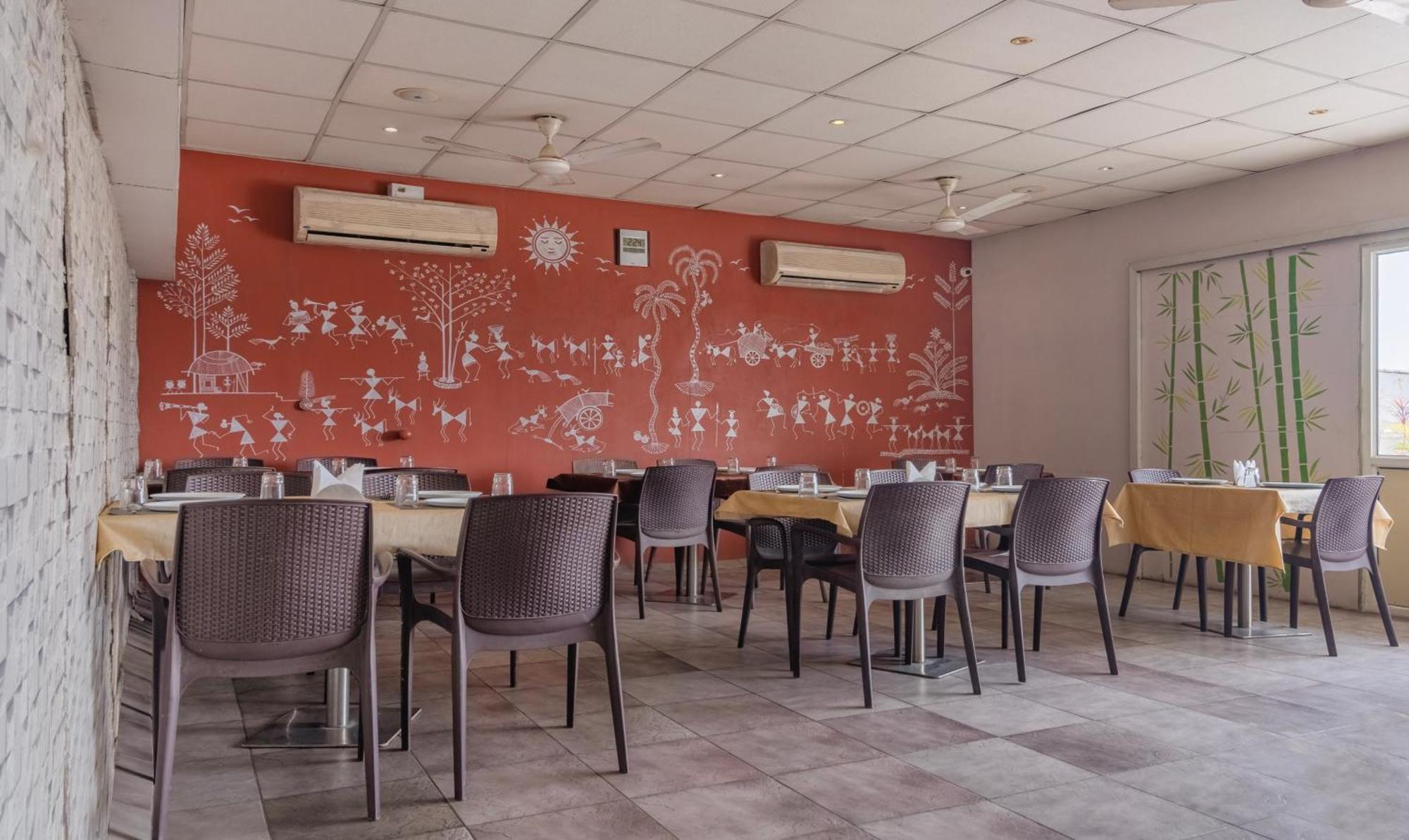 Hotel Casa, Vadodara Ngoại thất bức ảnh