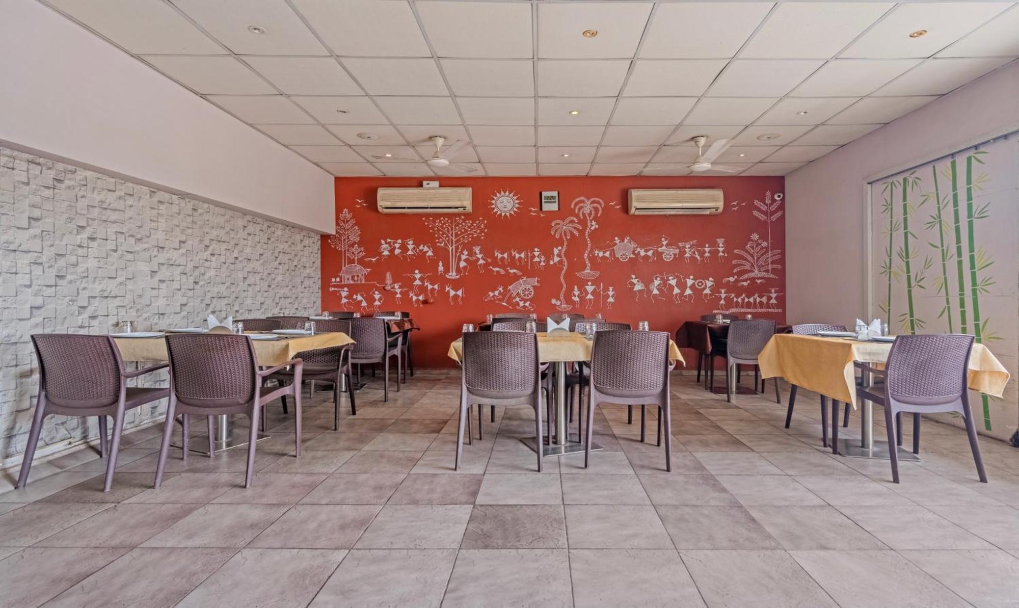 Hotel Casa, Vadodara Ngoại thất bức ảnh