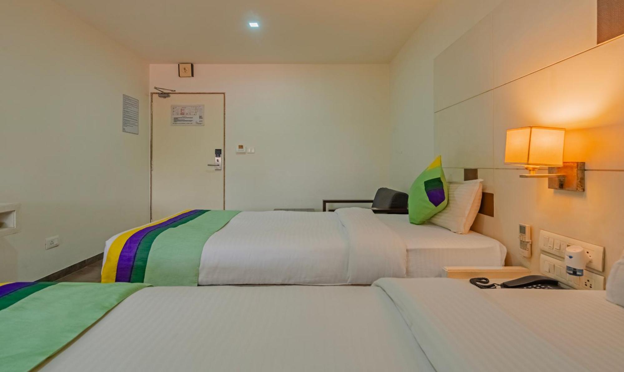 Hotel Casa, Vadodara Ngoại thất bức ảnh