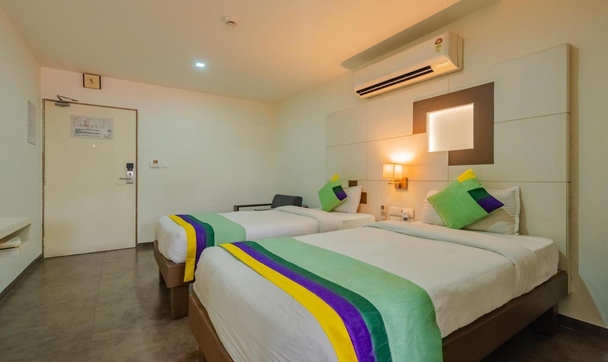 Hotel Casa, Vadodara Ngoại thất bức ảnh